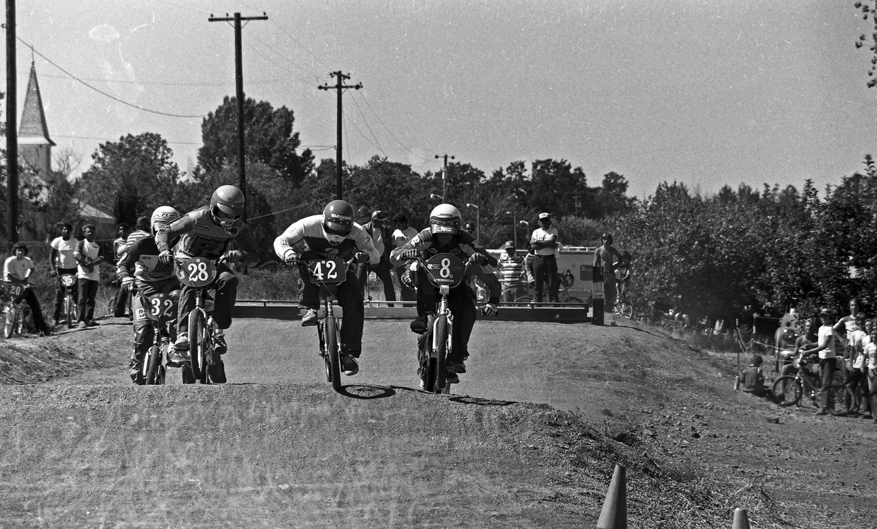 Stanley Robinson at the 1978 Centurion Grand Prix — pack racing on the downhill